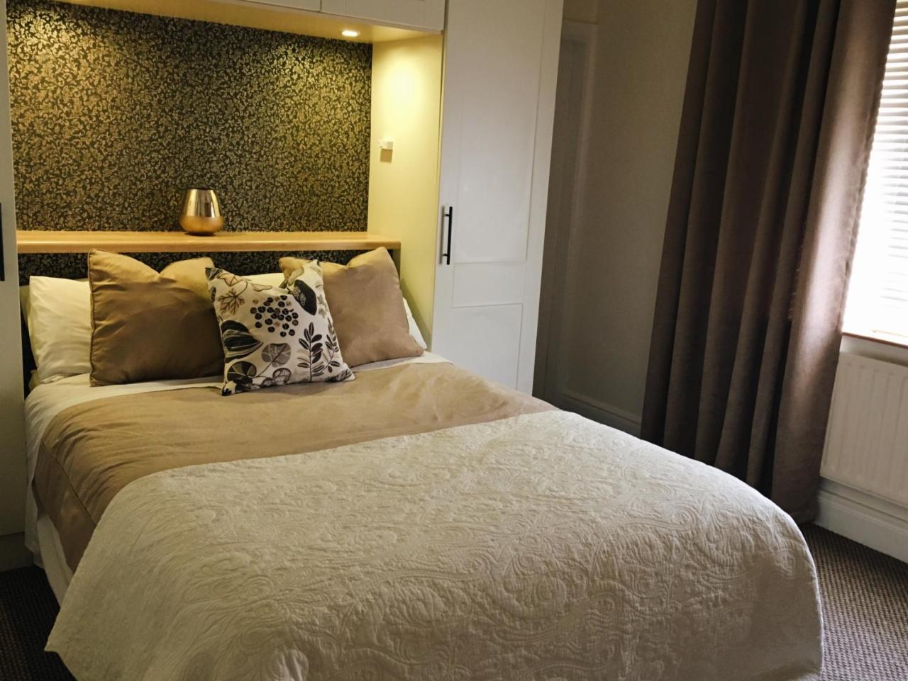 אדייר Abbeyvilla Guesthouse Room Only מראה חיצוני תמונה